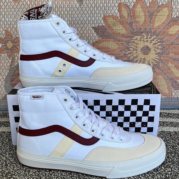 Vans WMNS Crockett High
White/Red
VN0A5JIGYF9
Sneakers - Picture 2 of 16